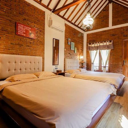 Omah Teras Bata Guesthouse Yogyakarta Ngoại thất bức ảnh