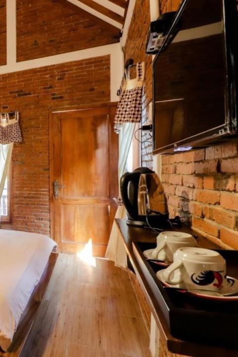 Omah Teras Bata Guesthouse Yogyakarta Ngoại thất bức ảnh