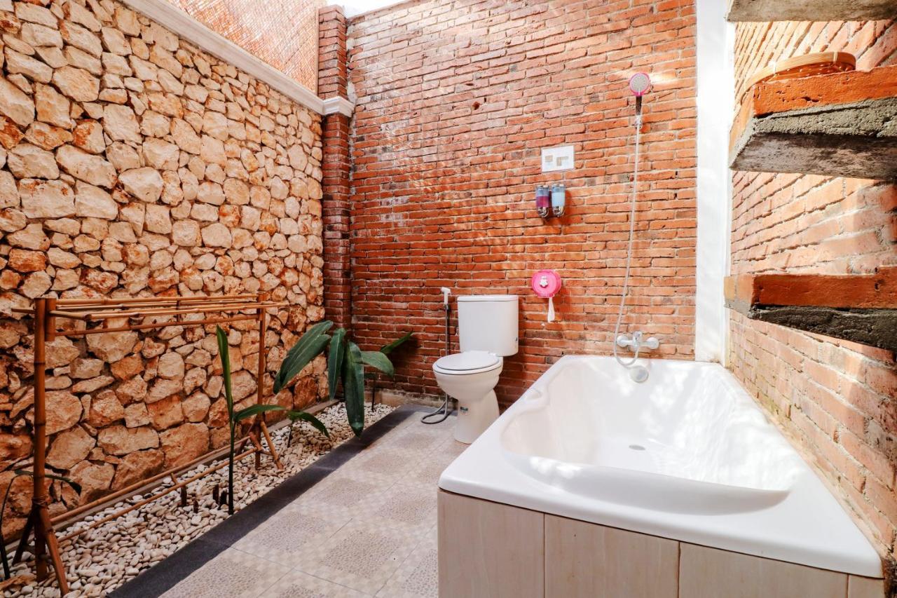 Omah Teras Bata Guesthouse Yogyakarta Ngoại thất bức ảnh