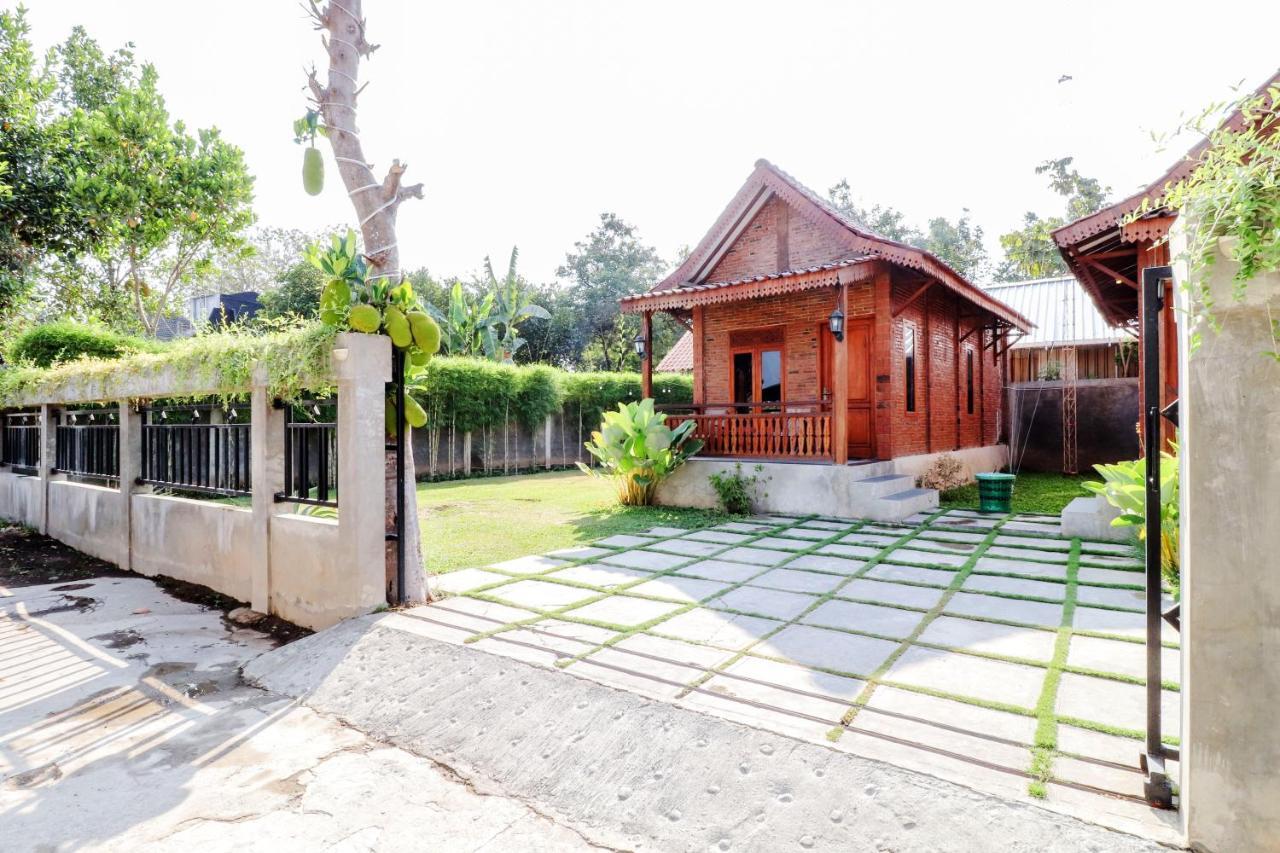 Omah Teras Bata Guesthouse Yogyakarta Ngoại thất bức ảnh