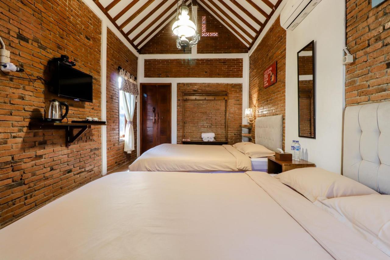 Omah Teras Bata Guesthouse Yogyakarta Ngoại thất bức ảnh